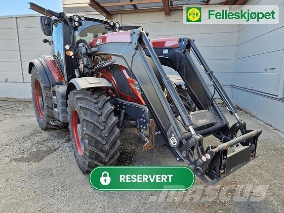 Valtra T235 Traktoren