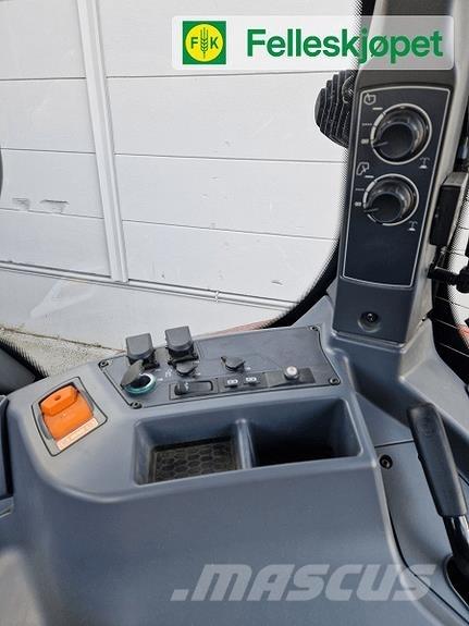 Valtra T235 Traktoren