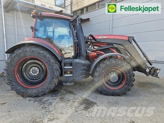 Valtra T235 Traktoren