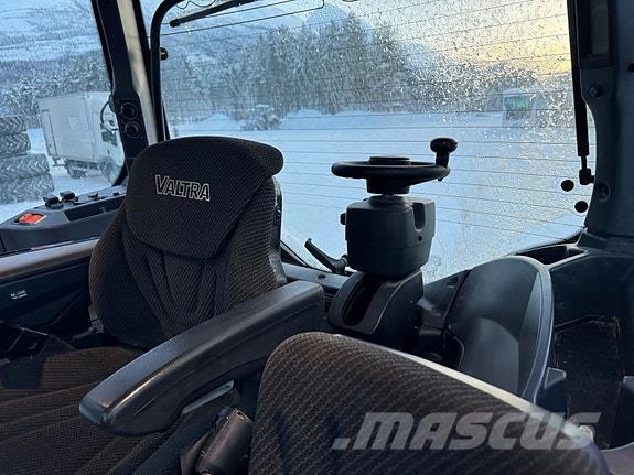 Valtra T235 Traktoren