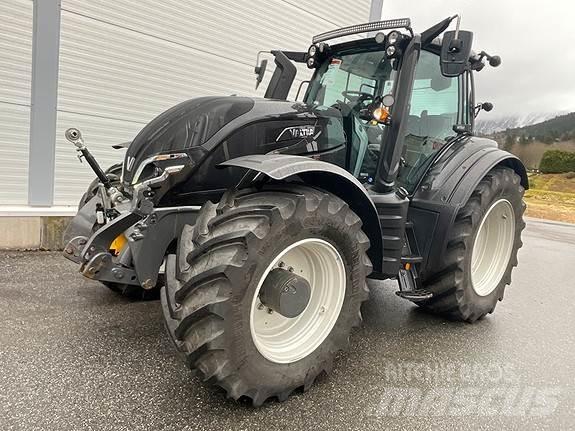 Valtra T235D Traktoren