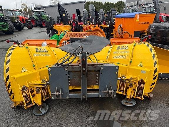   Schneeschilde und -pflüge