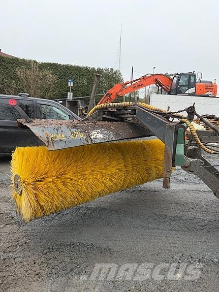   Sonstige Schneeräumgeräte