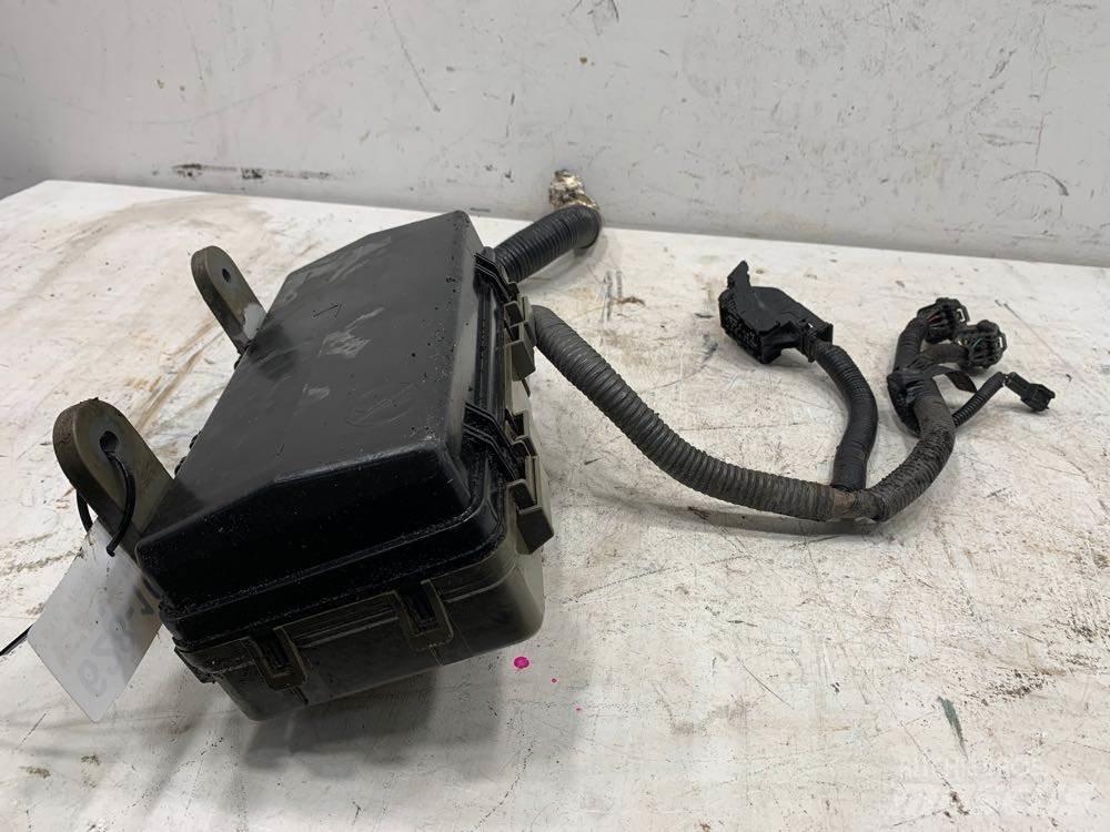 Isuzu NPR Elektronik