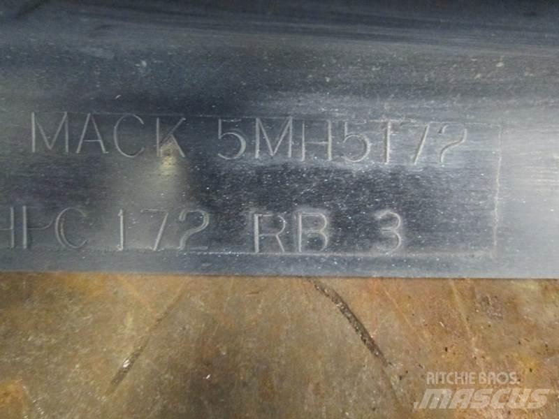 Mack MP7 Transport Sonstige