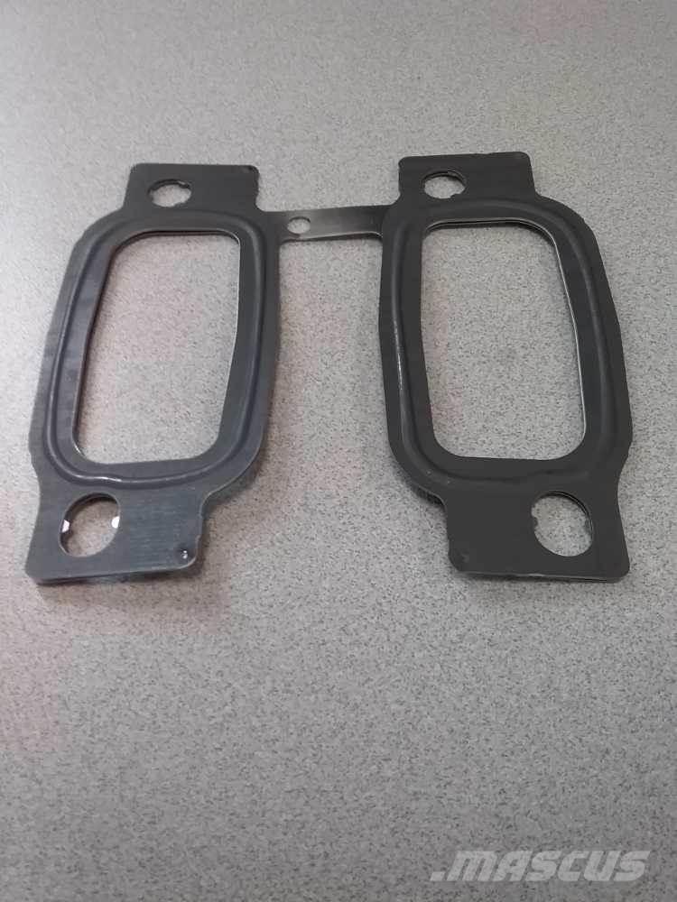 Mack MP8 Transport Sonstige