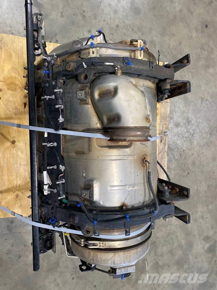 Mack MP8 Transport Sonstige