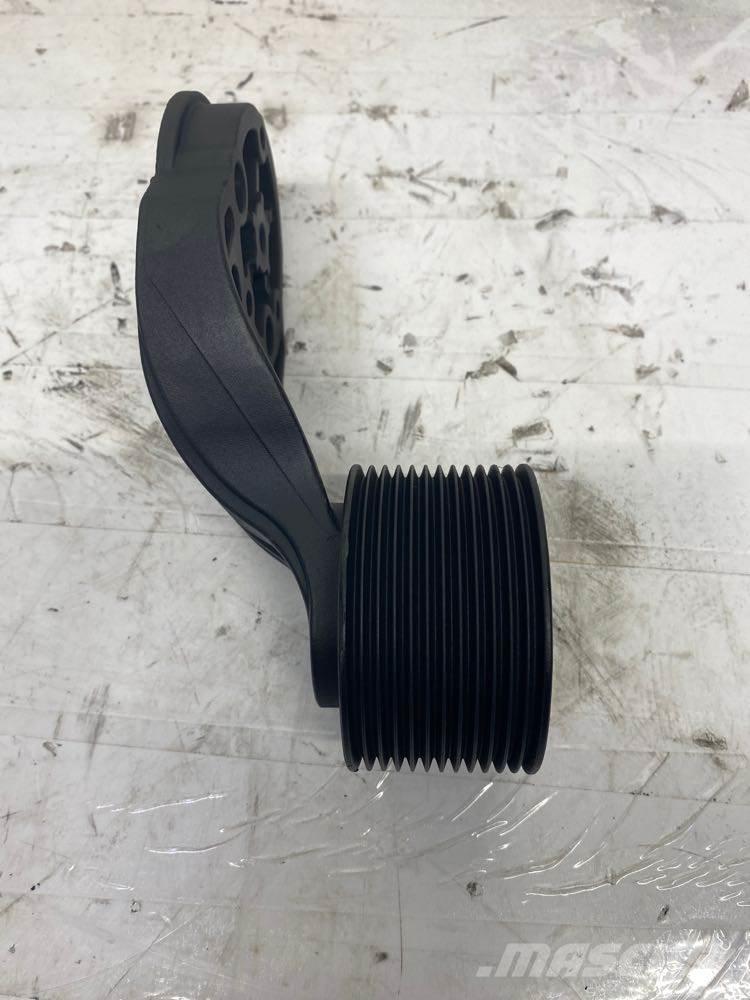 Mack MP8 Transport Sonstige