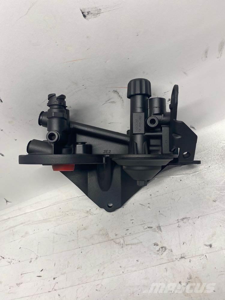 Mack MP8 Transport Sonstige