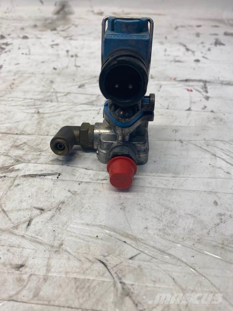 Mack MP8 Transport Sonstige