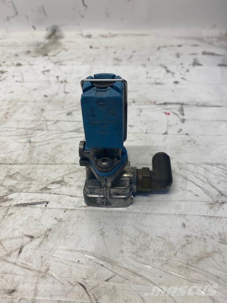 Mack MP8 Transport Sonstige