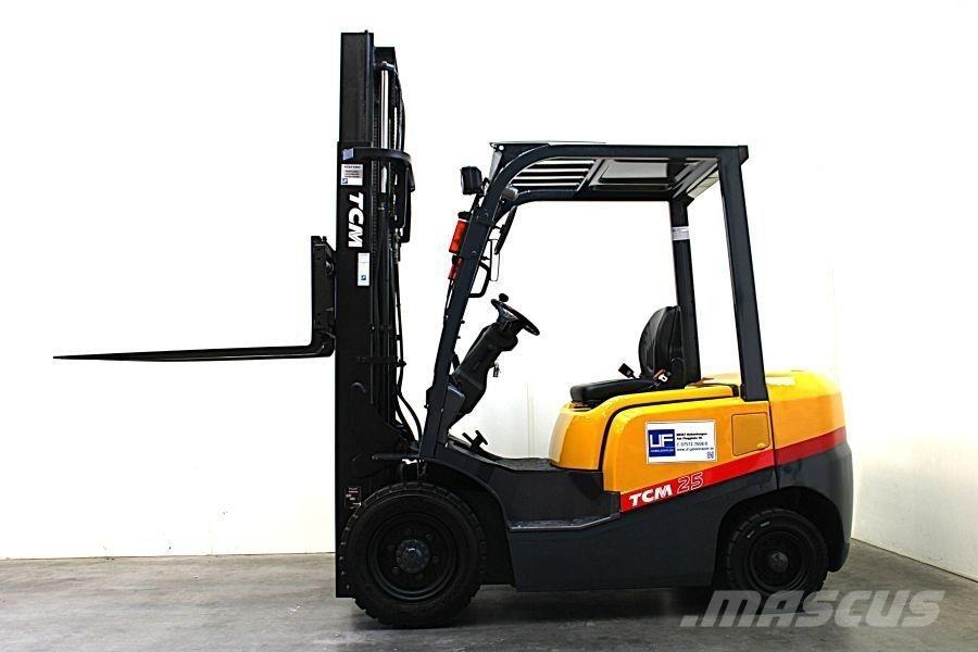 TCM FD 25 T 3 Diesel heftrucks