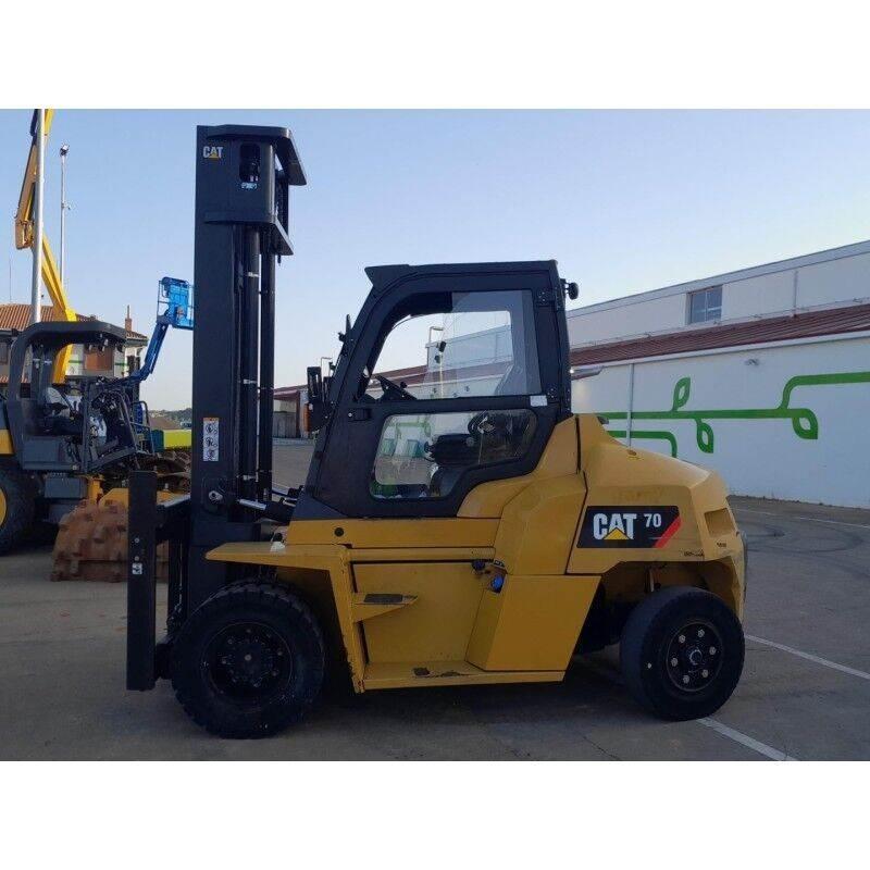 CAT DP70N1 Geländestapler
