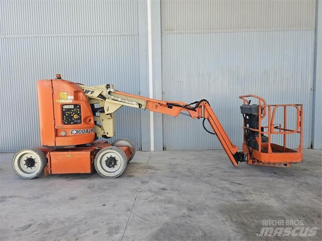 JLG E300AJP Gelenkteleskoparbeitsbühnen