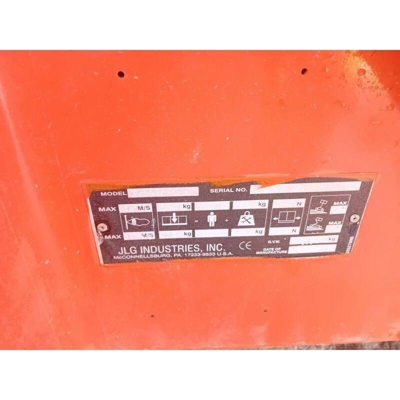 JLG E450AJ Gelenkteleskoparbeitsbühnen