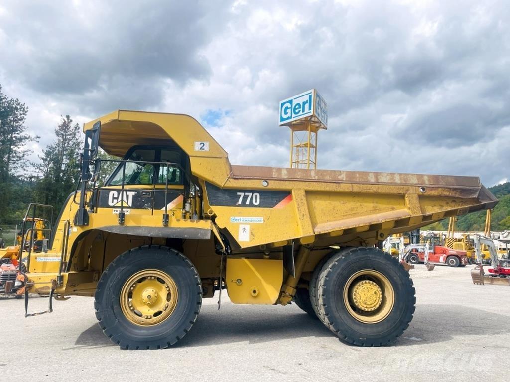CAT 770 Dumper - Knickgelenk