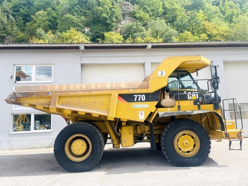 CAT 770 Dumper - Knickgelenk