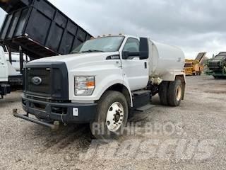 Ford F750 Wassertanker