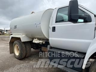 Ford F750 Wassertanker