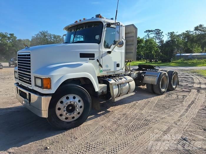 Mack CHU613 Sonstige Baumaschinen
