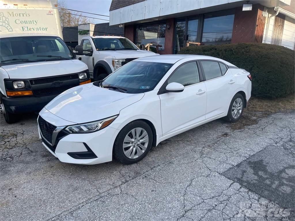 Nissan Sentra PKWs