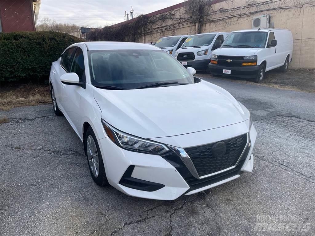 Nissan Sentra PKWs