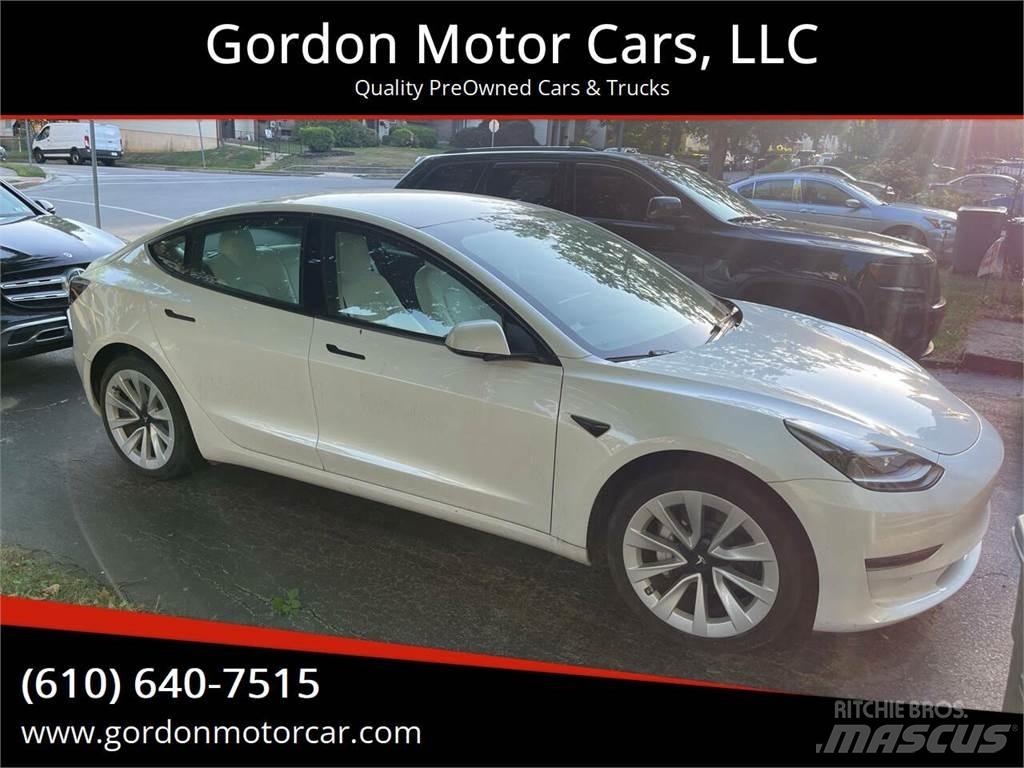 Tesla Model 3 PKWs