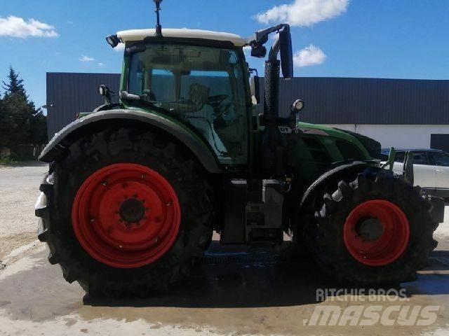 Fendt 718 VARIO Traktoren