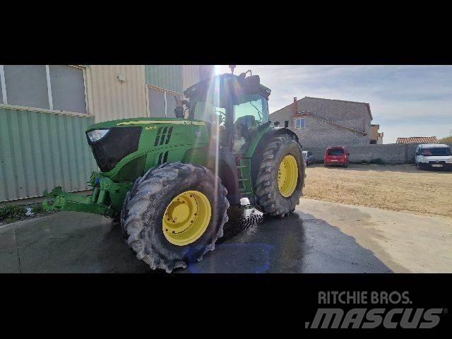 John Deere 6210 R Traktoren
