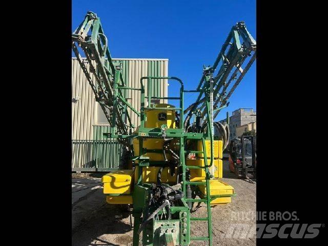 John Deere 824 SE Anhängespritzen