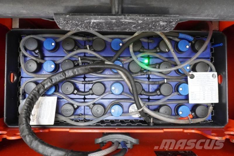 Linde D 12 133 Zelfrijdende stapelaars