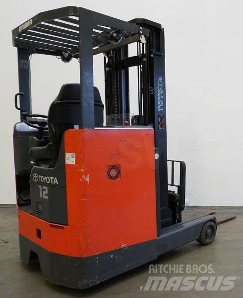 Toyota 6FBRE12 Schubmaststapler