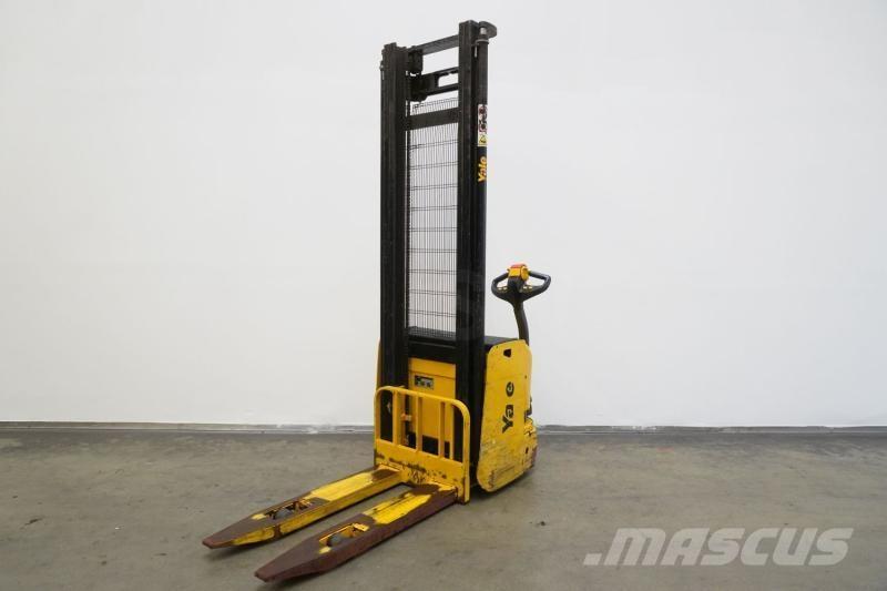 Yale MS12AC Zelfrijdende stapelaars