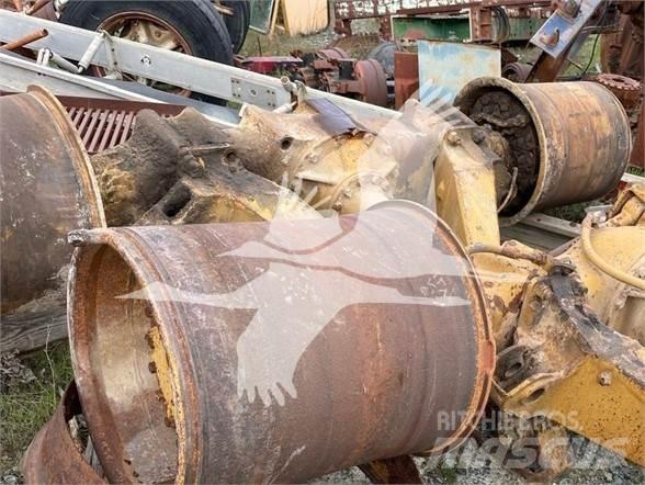 CAT D40D Dumper - Knickgelenk