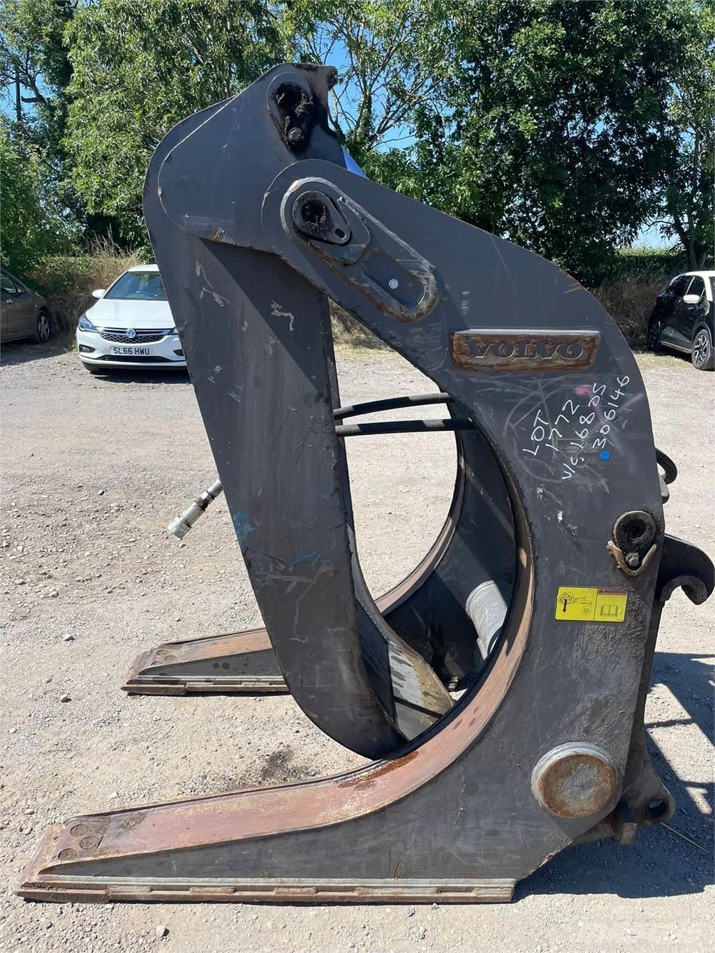 Volvo log grab Sonstige Baumaschinen