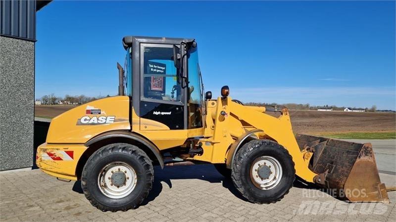 CASE 321D Radlader
