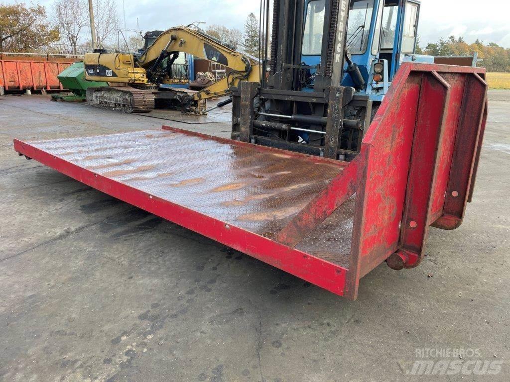  Maskintrailer med wirehejs Tieflader-Auflieger