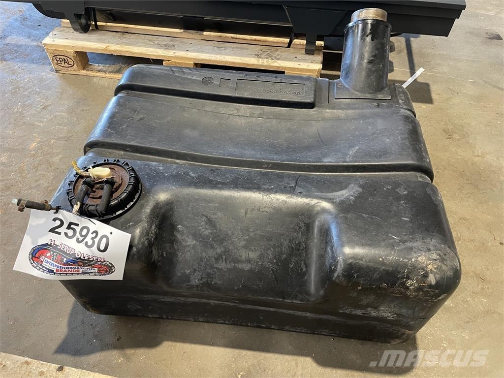 Volvo L70B dieseltank Andere Zubehörteile
