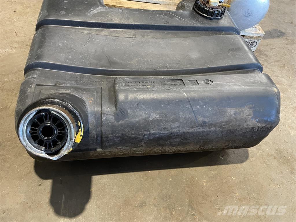 Volvo L70B dieseltank Andere Zubehörteile