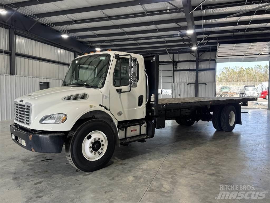 Freightliner M2 106 Pritschenwagen/Pritschenwagen mit Seitenklappe