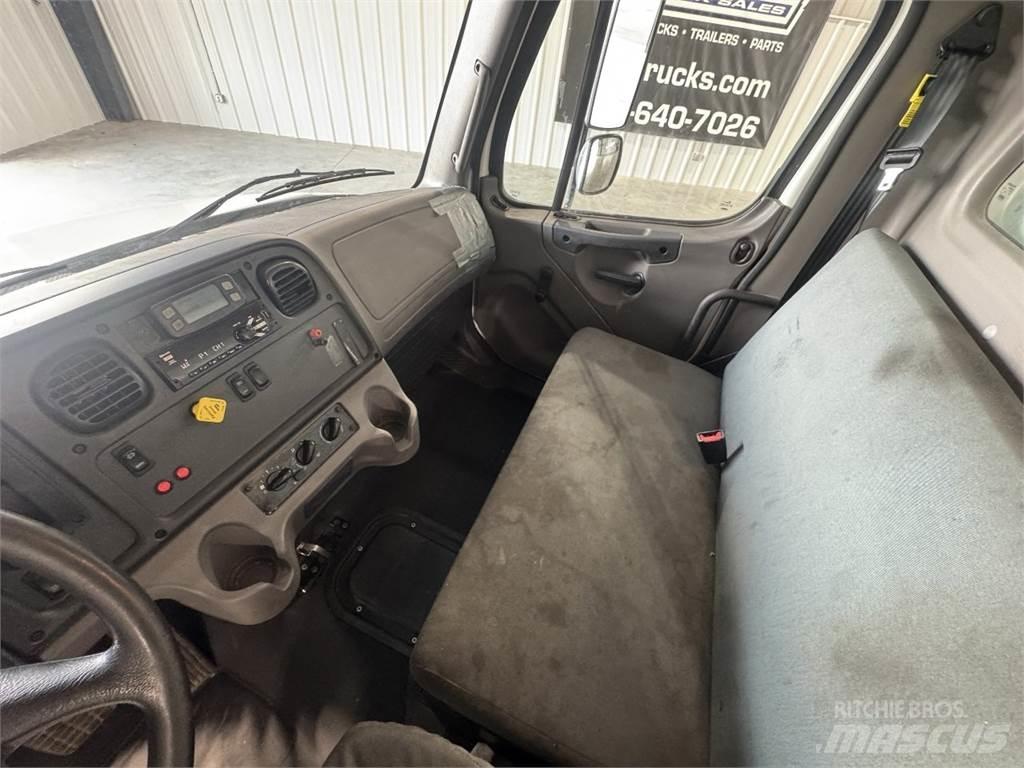 Freightliner M2106 Kofferaufbau