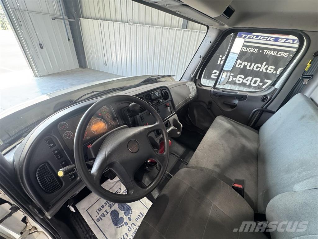 Freightliner M2106 Kofferaufbau