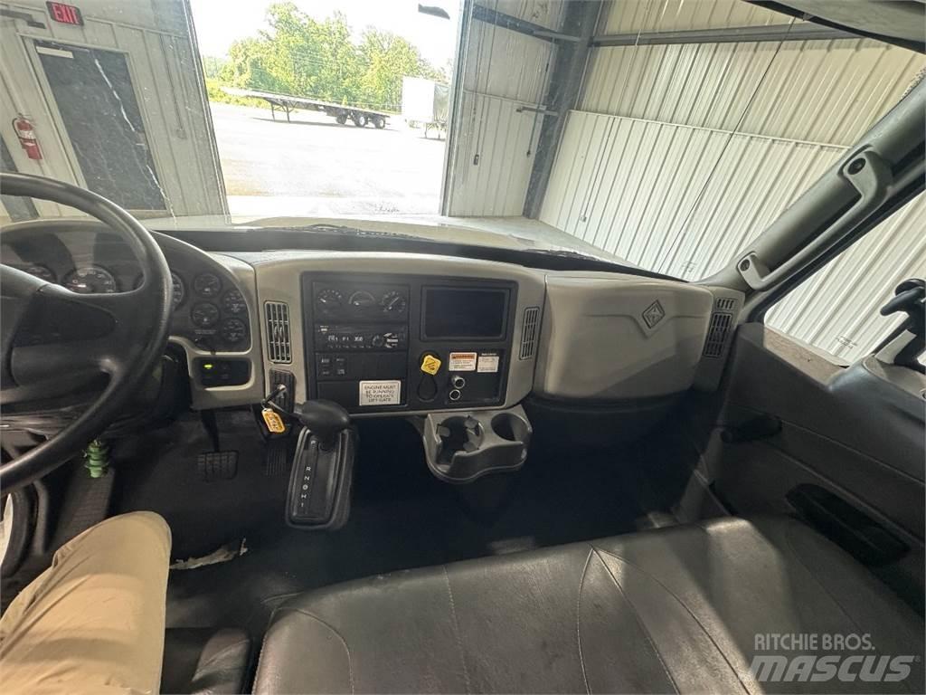 International 4300 Kofferaufbau