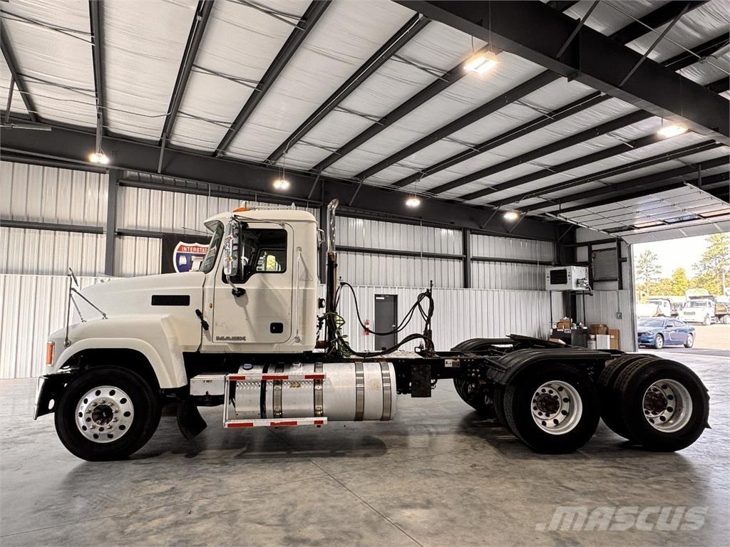 Mack CHU613 Sattelzugmaschinen