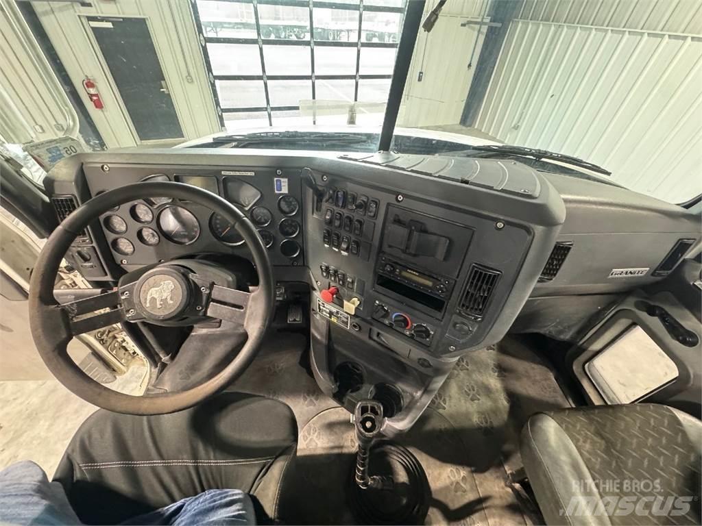 Mack GU713 Sattelzugmaschinen