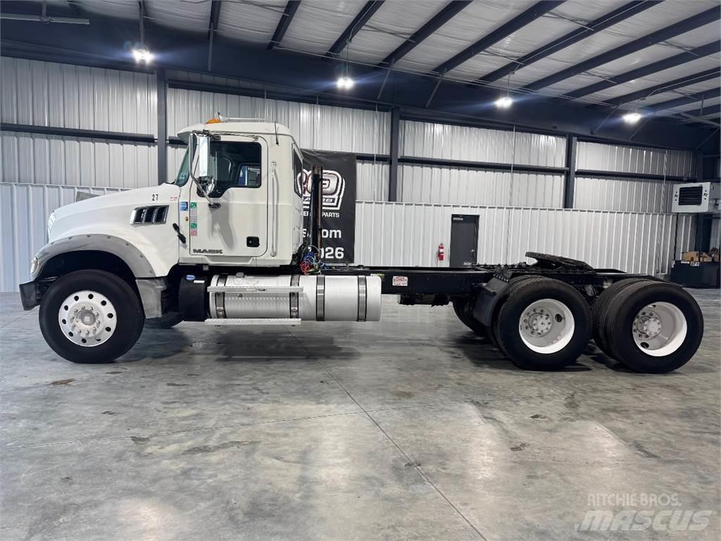 Mack GU713 Sattelzugmaschinen