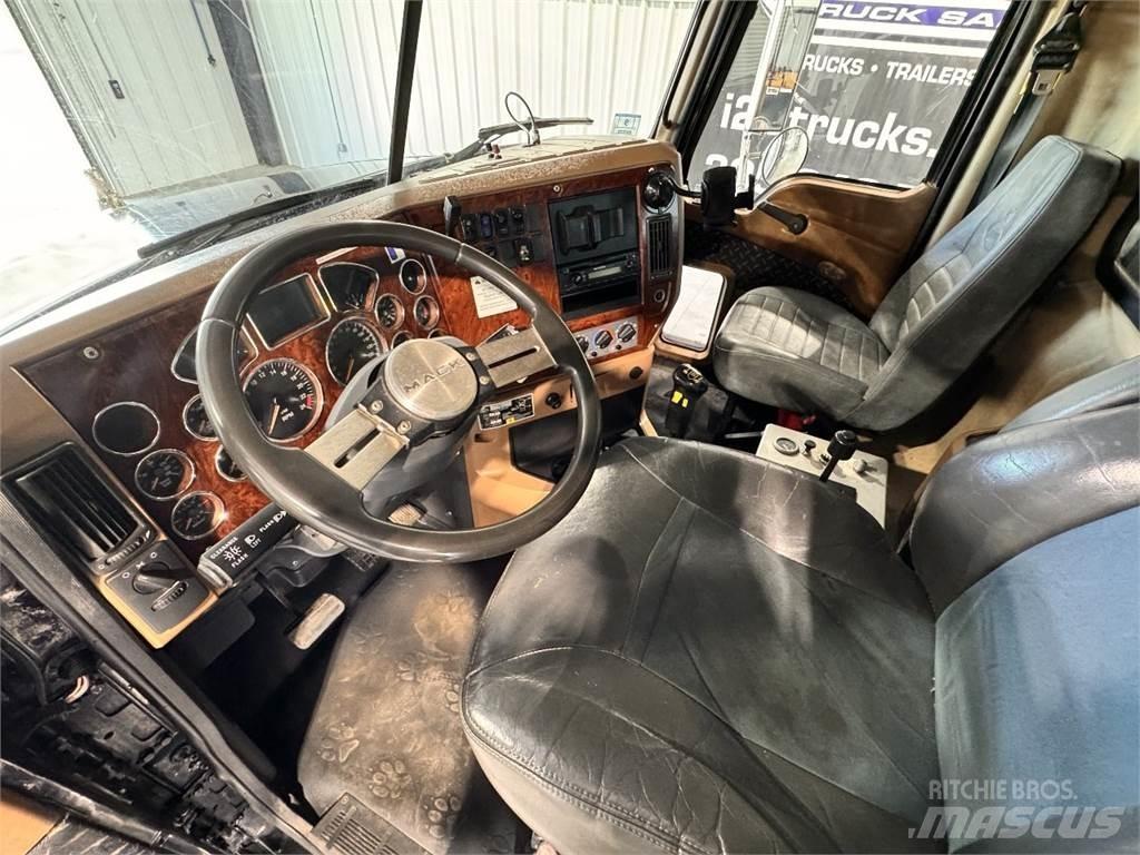 Mack GU713 Kipper