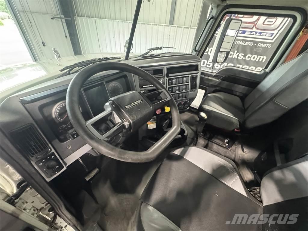 Mack Pinnacle Sattelzugmaschinen
