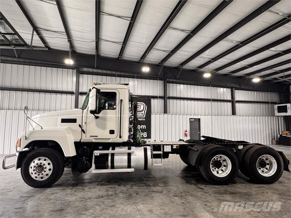 Mack Pinnacle Sattelzugmaschinen