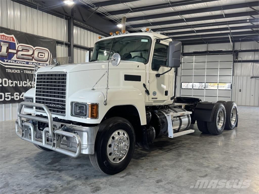 Mack Pinnacle Sattelzugmaschinen